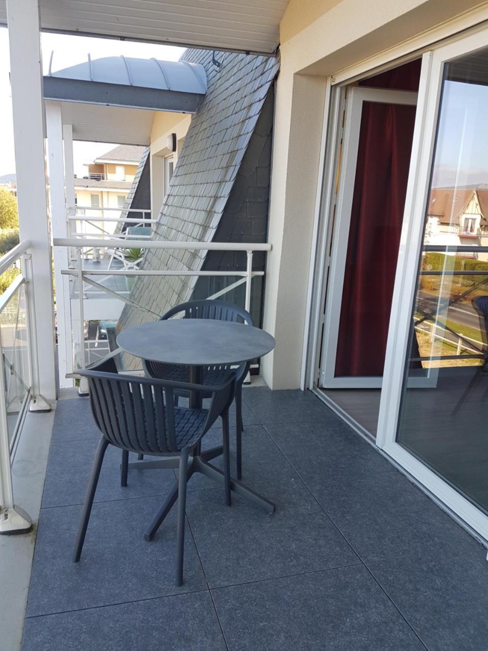 Domitys Le Carrousel Aparthotel Cabourg Exteriör bild