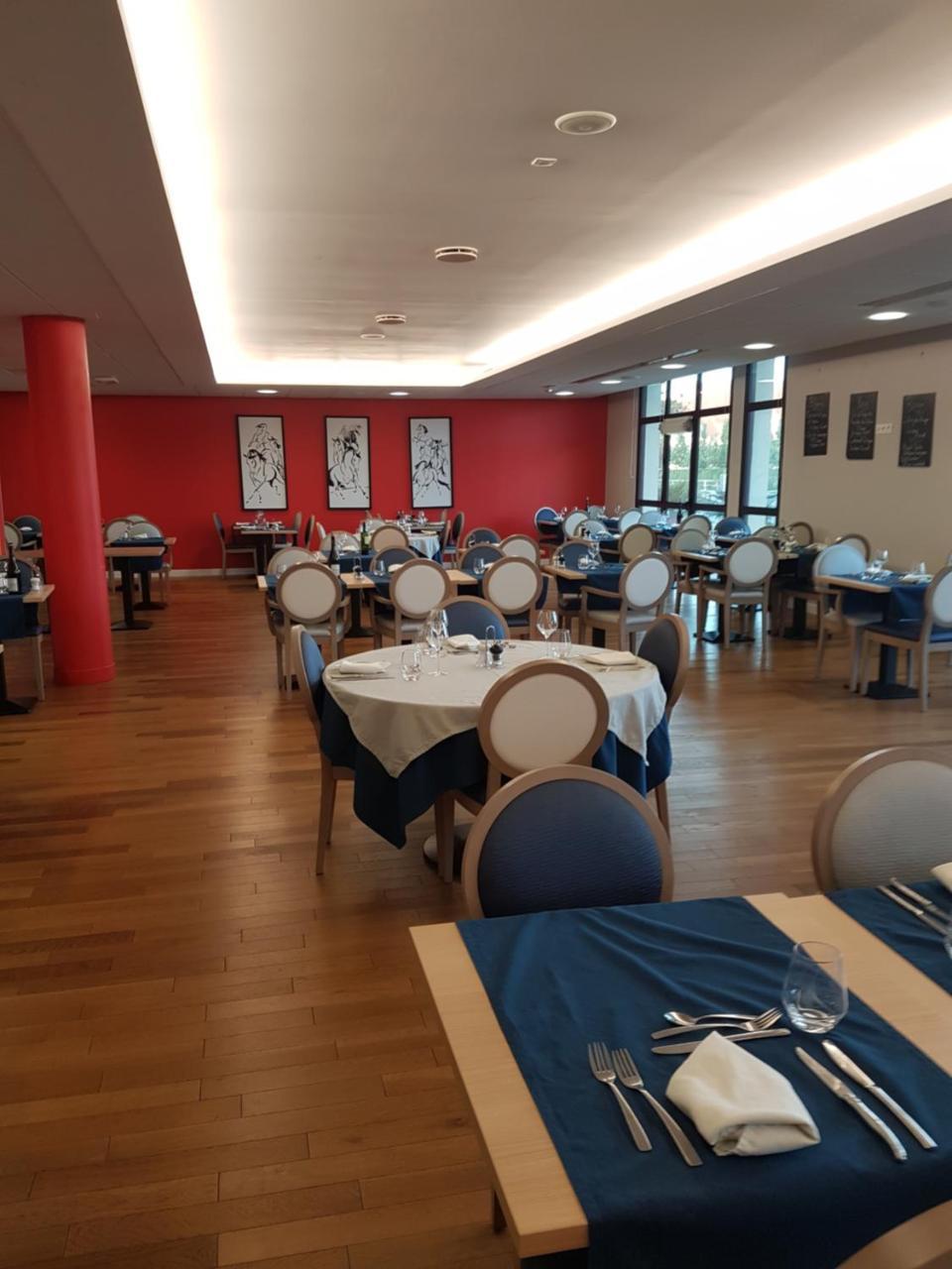 Domitys Le Carrousel Aparthotel Cabourg Exteriör bild
